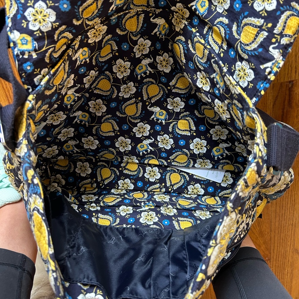 NWOT Vera Bradley Messenger Bag Elephant - Picture 5 of 5